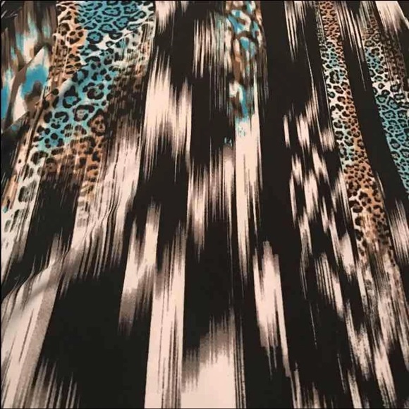 Patterned Blouse - Picture 2 of 3